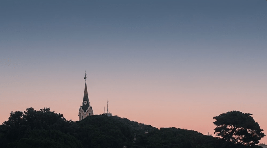 Image of the sunset over Guell Park, Barcelona. The best moments during solo travel are the ones where we are present. 